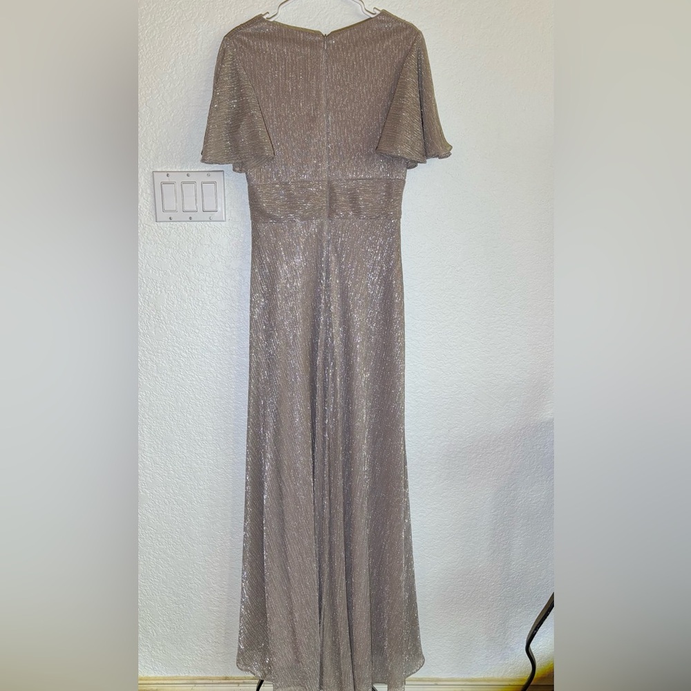 Betsy & Adam women's metallic flutter-sleeve formal gown - Picture 8 of 8